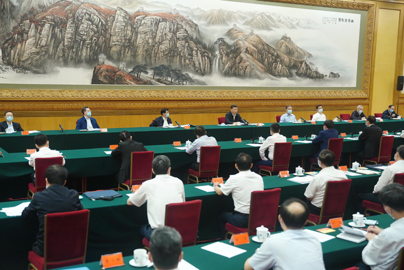 7月21日,中共中央总书记、国家主席、中央军委主席习近平在京主持召开企业家座谈会并发表重要讲话。新华社记者 鞠鹏 摄