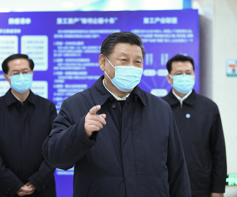3月29日至4月1日,中共中央总书记、国家主席、中央军委主席习近平在浙江考察。这是3月29日,习近平在宁波北仑大碶高端汽配模具园区管理服务中心,同园区管理人员、中小企业负责人代表、外地返浙员工代表等亲切交流。